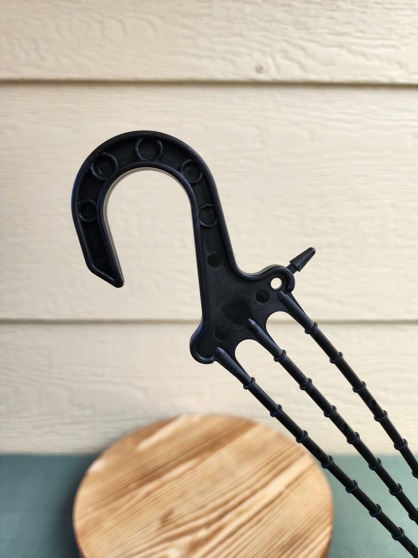 430mm Clasp Hanger Black - Leaf of Faith SA