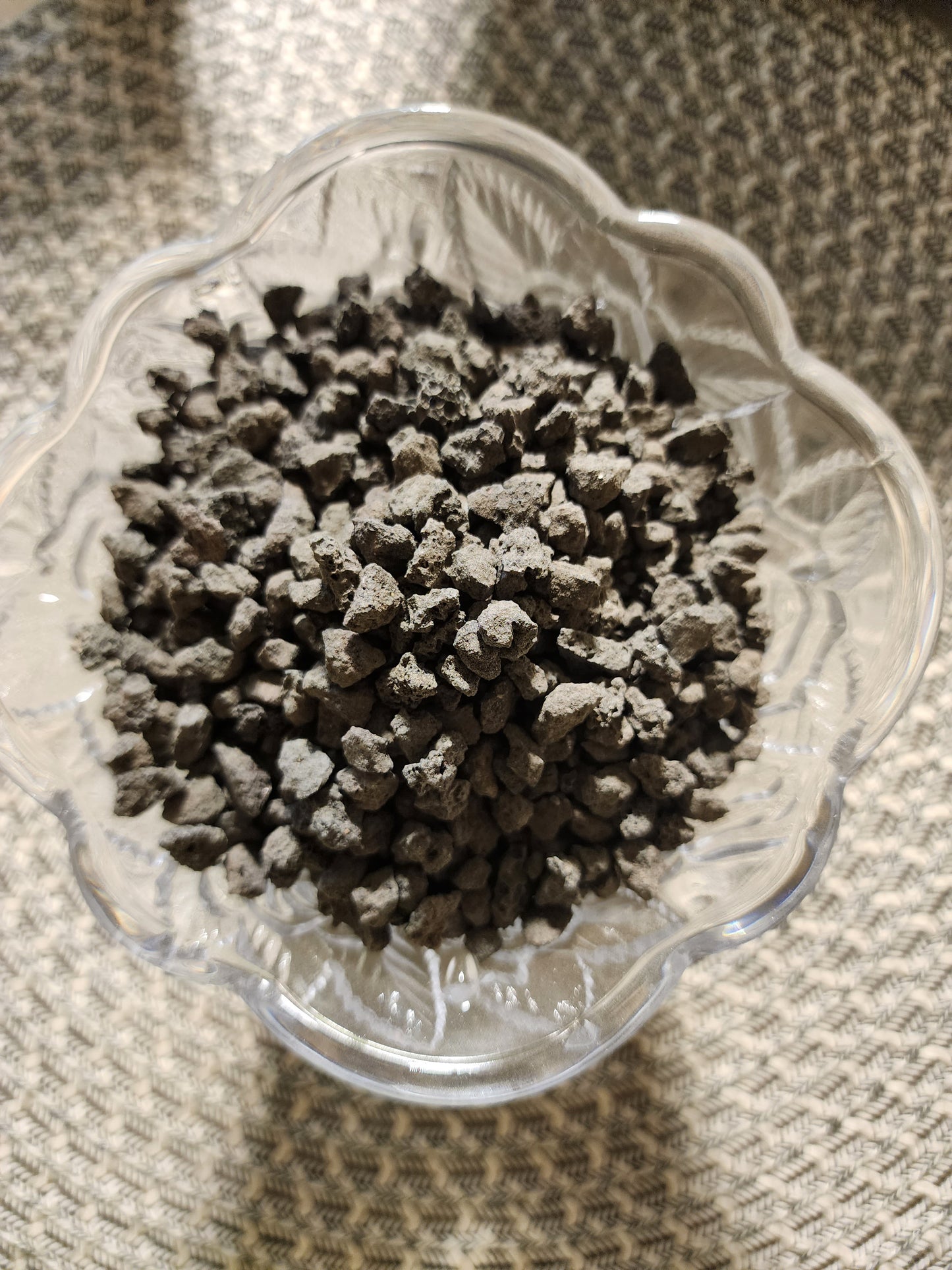 Red and Black Scoria Lava Rock 1kg – volcanic rock for semi-hydro and succulent drainage