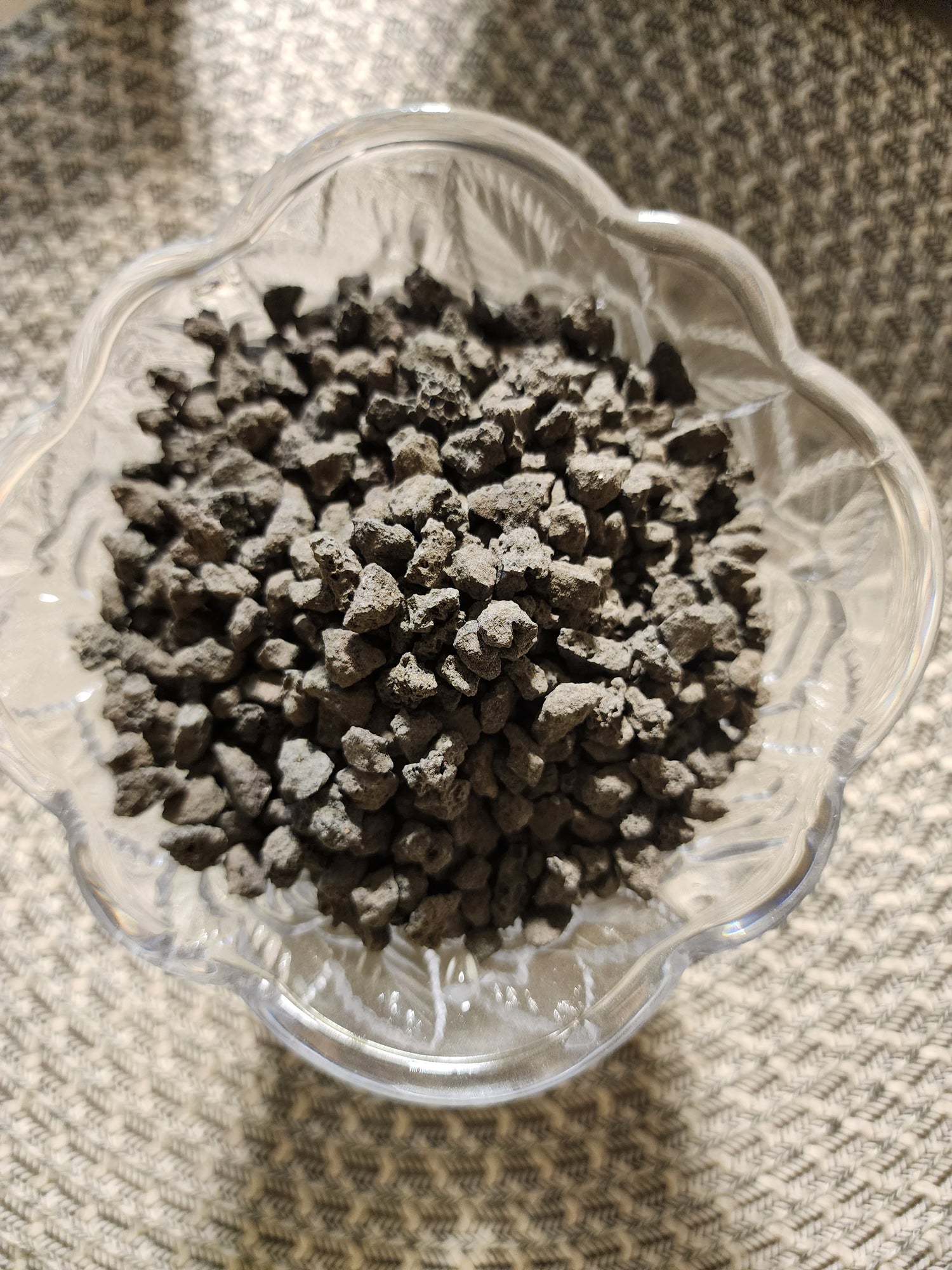 Red and Black Scoria Lava Rock 1kg – volcanic rock for semi-hydro and succulent drainage